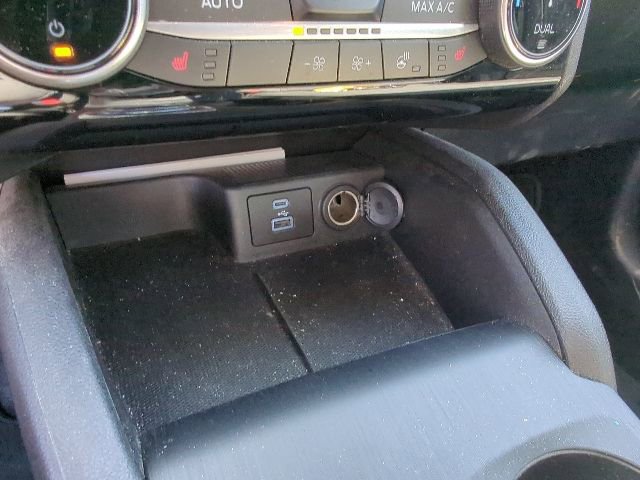 Used 2022 Ford Escape SE w/ SE Sport Appearance Package image 30