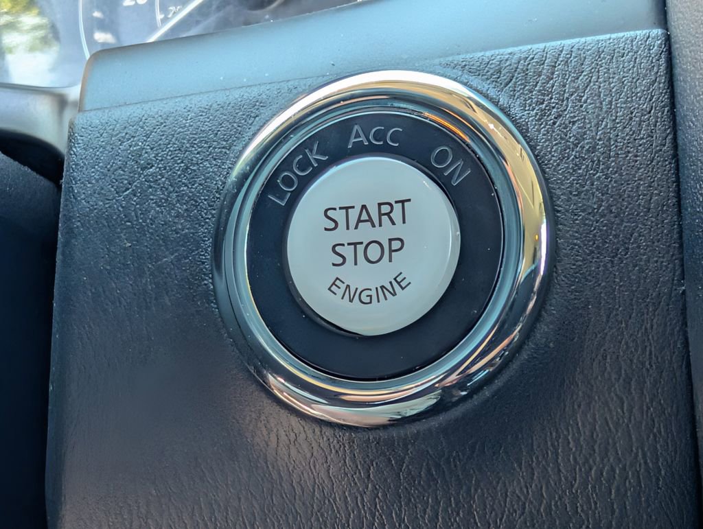 Used 2022 Nissan Armada SL w/ Captain's Chairs Package image 27