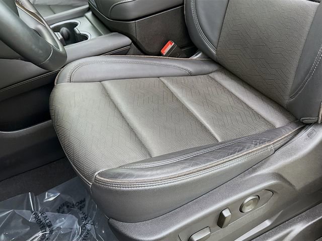 Used 2024 Chevrolet Suburban High Country image 17