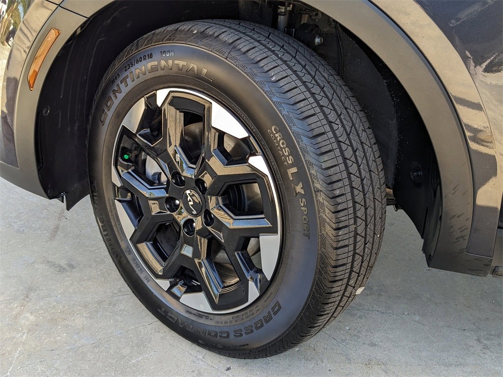 Certified 2025 Kia Sorento S w/ Panoramic Sunroof Package image 40