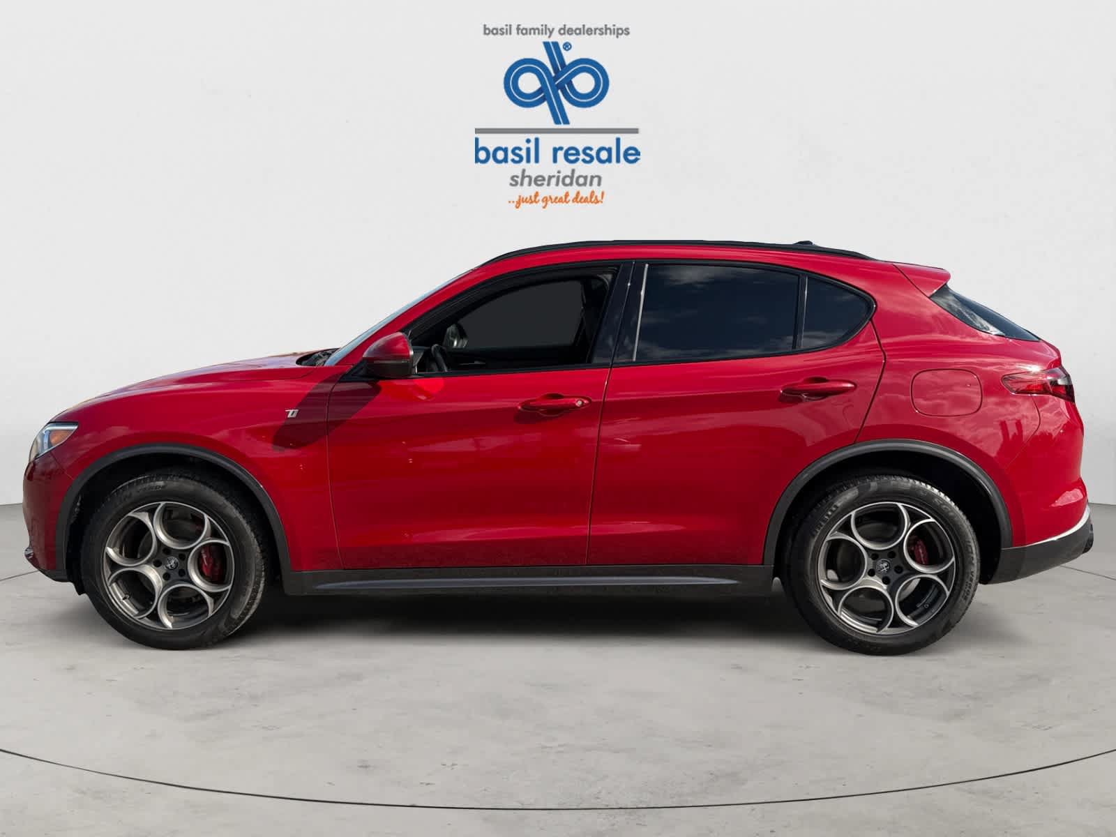 Used 2022 Alfa Romeo Stelvio Ti AWD/4WD image 3