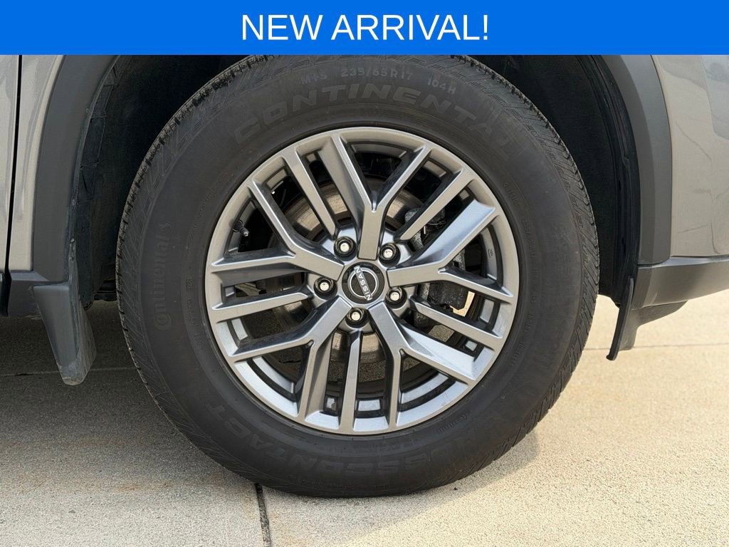 Used 2023 Nissan Rogue S image 7