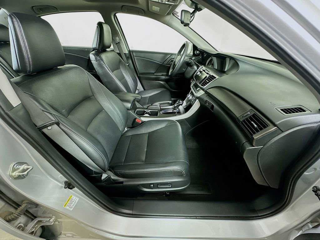 Used 2015 Honda Accord Touring image 7