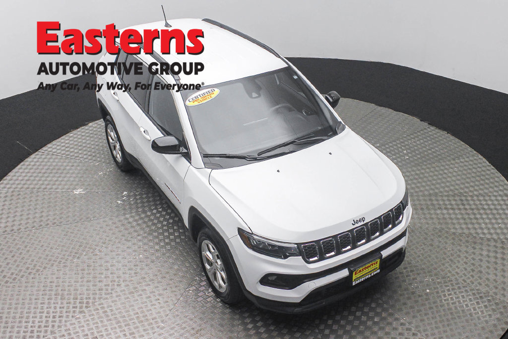 Used 2024 Jeep Compass Latitude AWD/4WD image 4