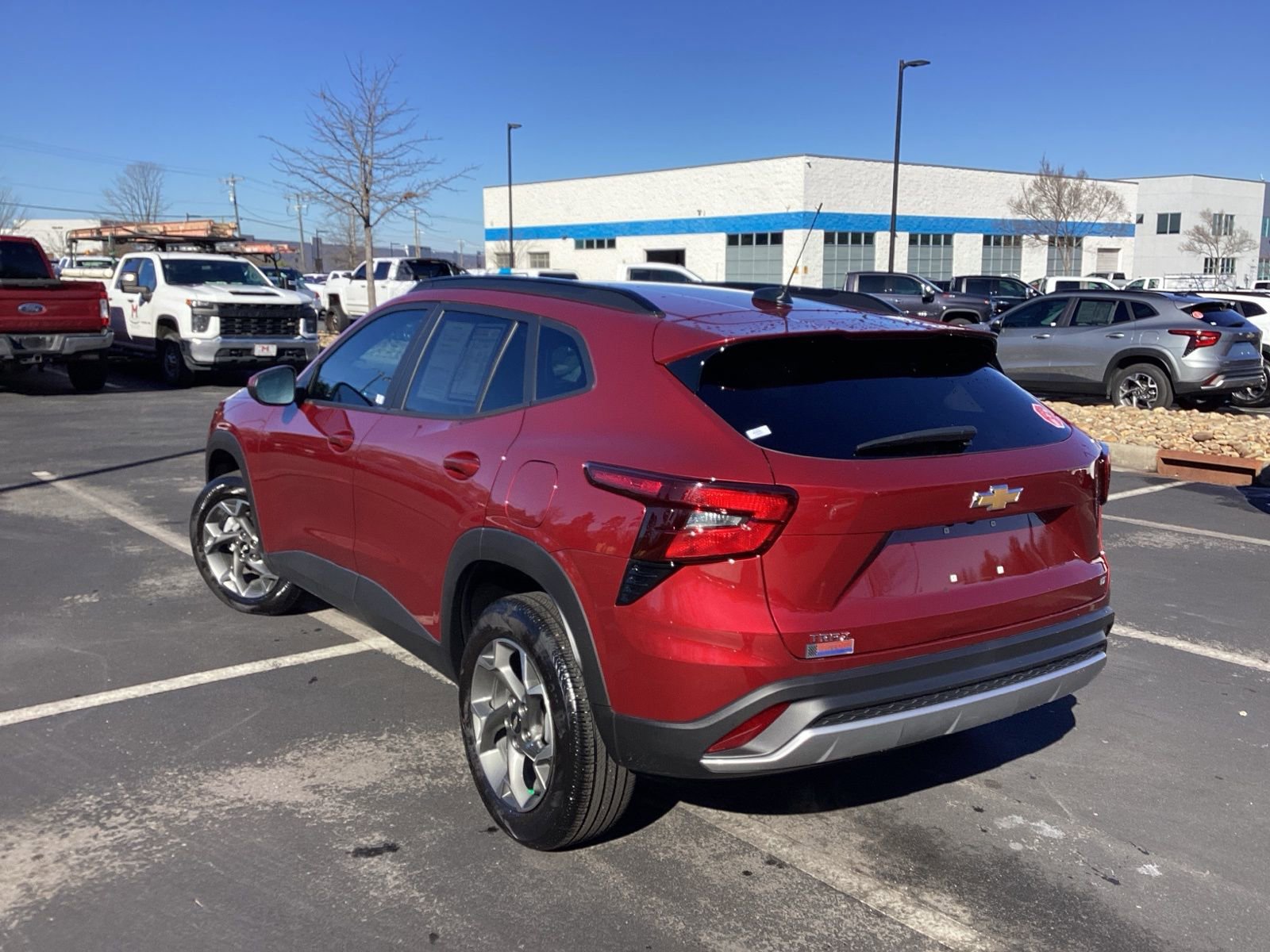 Used 2025 Chevrolet Trax LT image 2