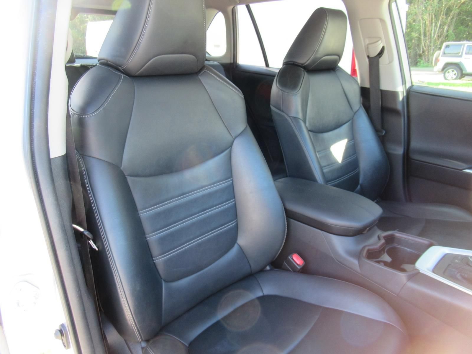 Used 2019 Toyota RAV4 Limited AWD/4WD image 9