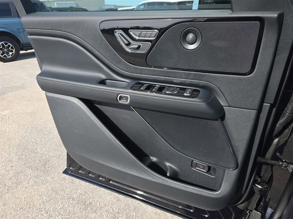 New 2025 Lincoln Aviator 2WD w/ Equipment Group 101A image 18