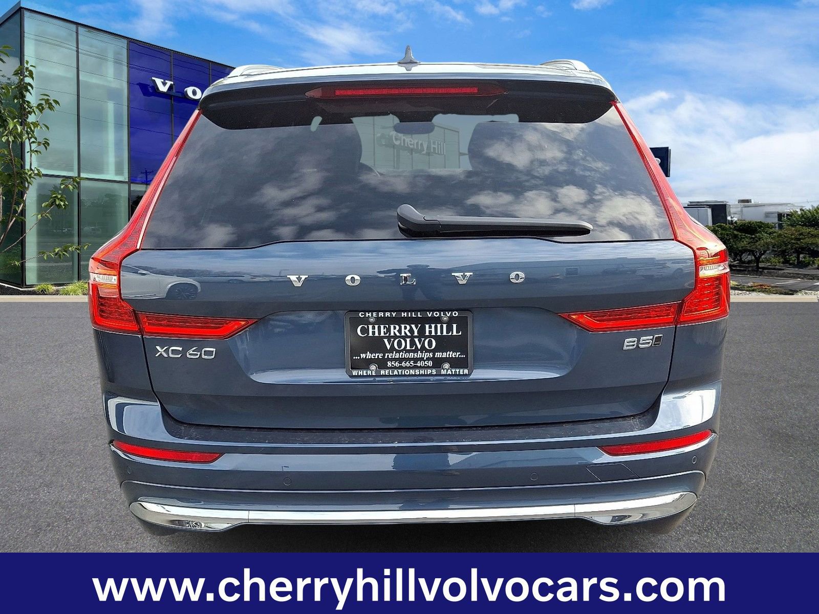 Certified 2023 Volvo XC60 B5 Plus image 6