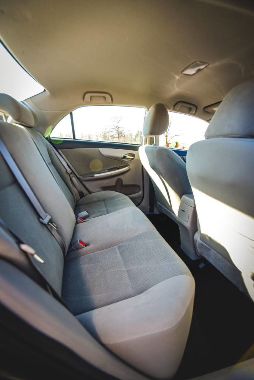 Used 2011 Toyota Corolla LE image 24