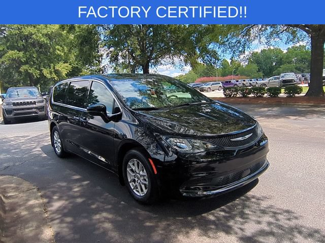 Used 2025 Chrysler Voyager LX FWD image 7