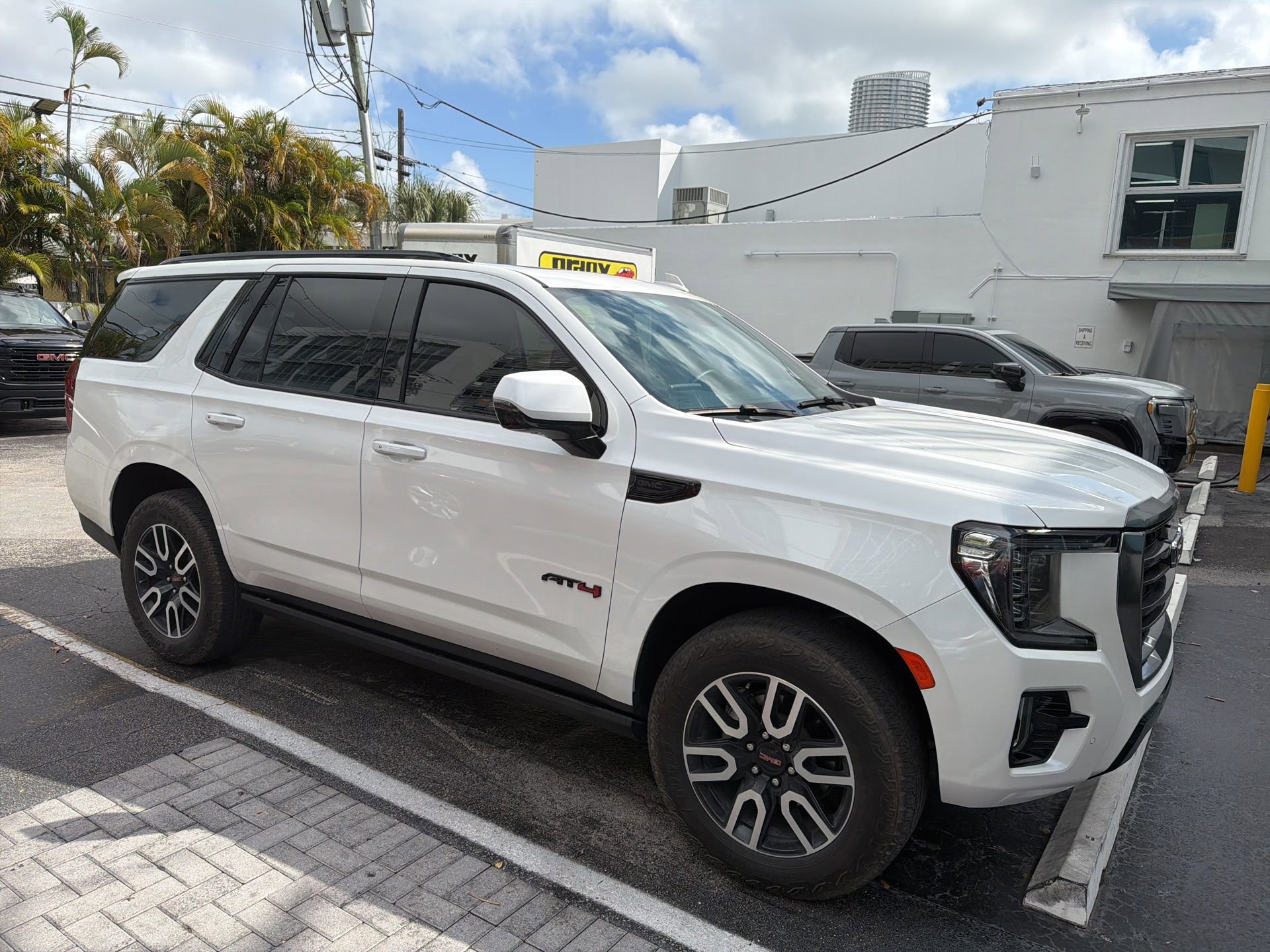 Used 2024 GMC Yukon AT4 w/ Technology Package image 3