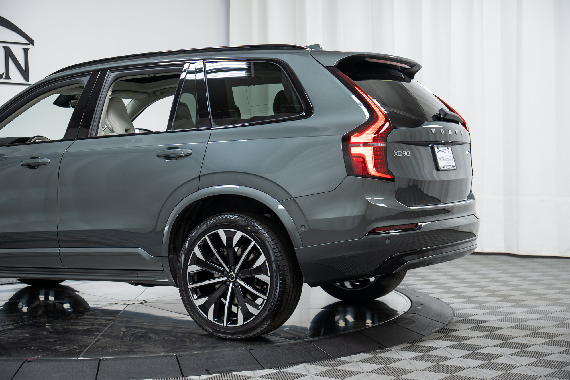 New 2027 Volvo XC90 B6 Ultra AWD/4WD image 31