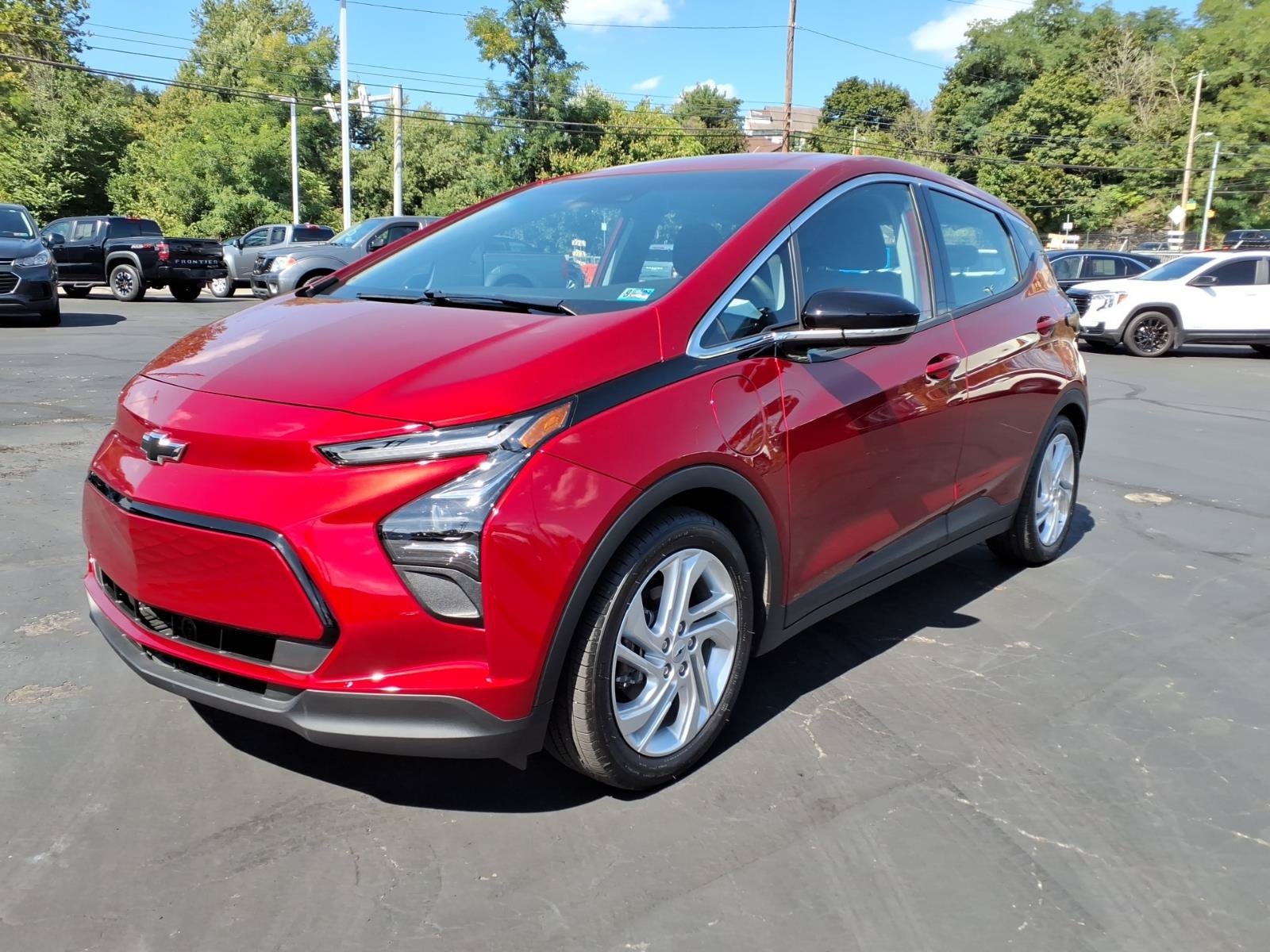 Certified 2023 Chevrolet Bolt LT FWD image 1