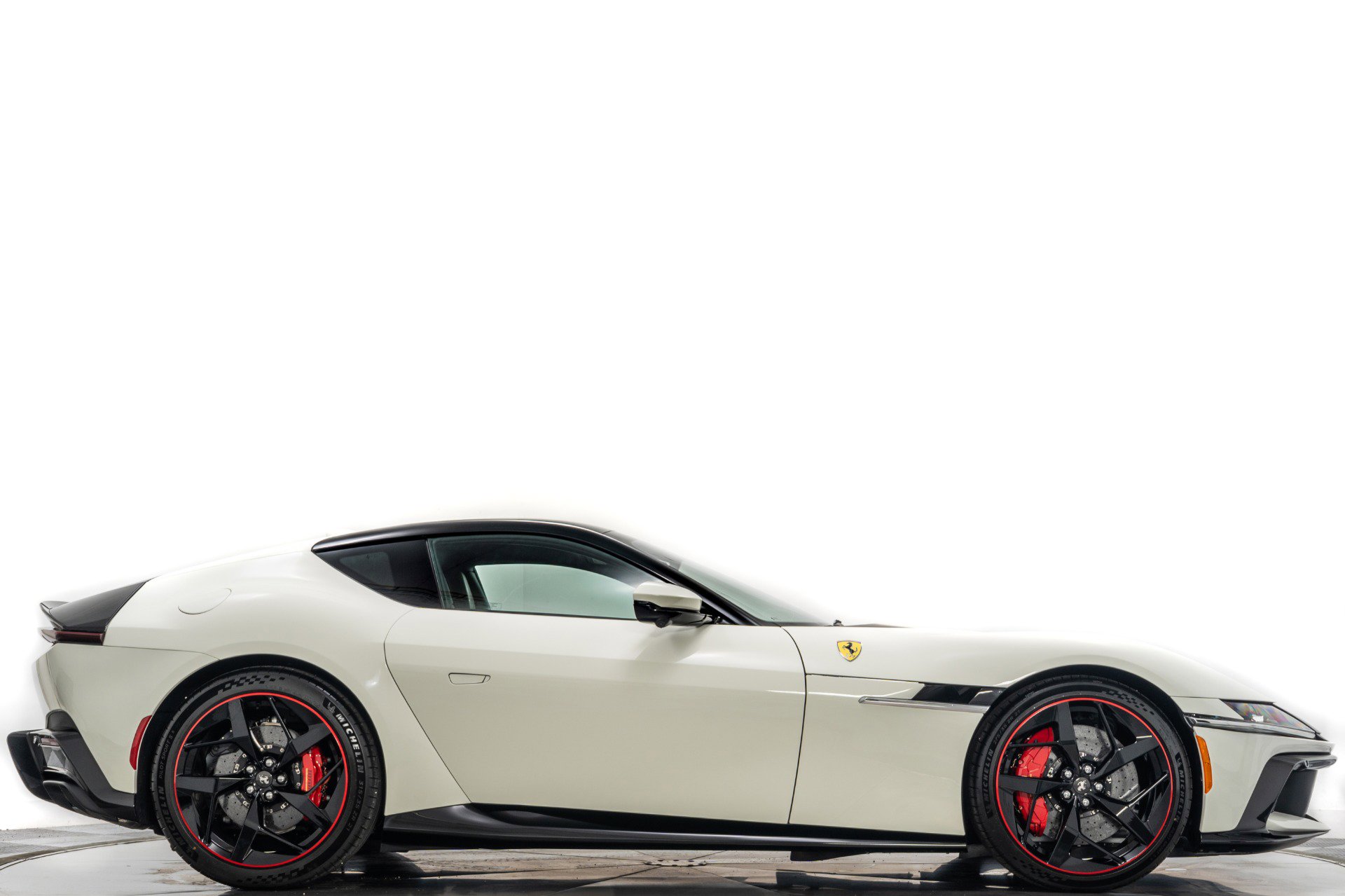 Used 2025 Ferrari 12Cilindri image 2