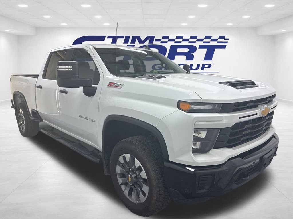Used 2025 Chevrolet Silverado 2500 Custom w/ Custom Value Package image 4