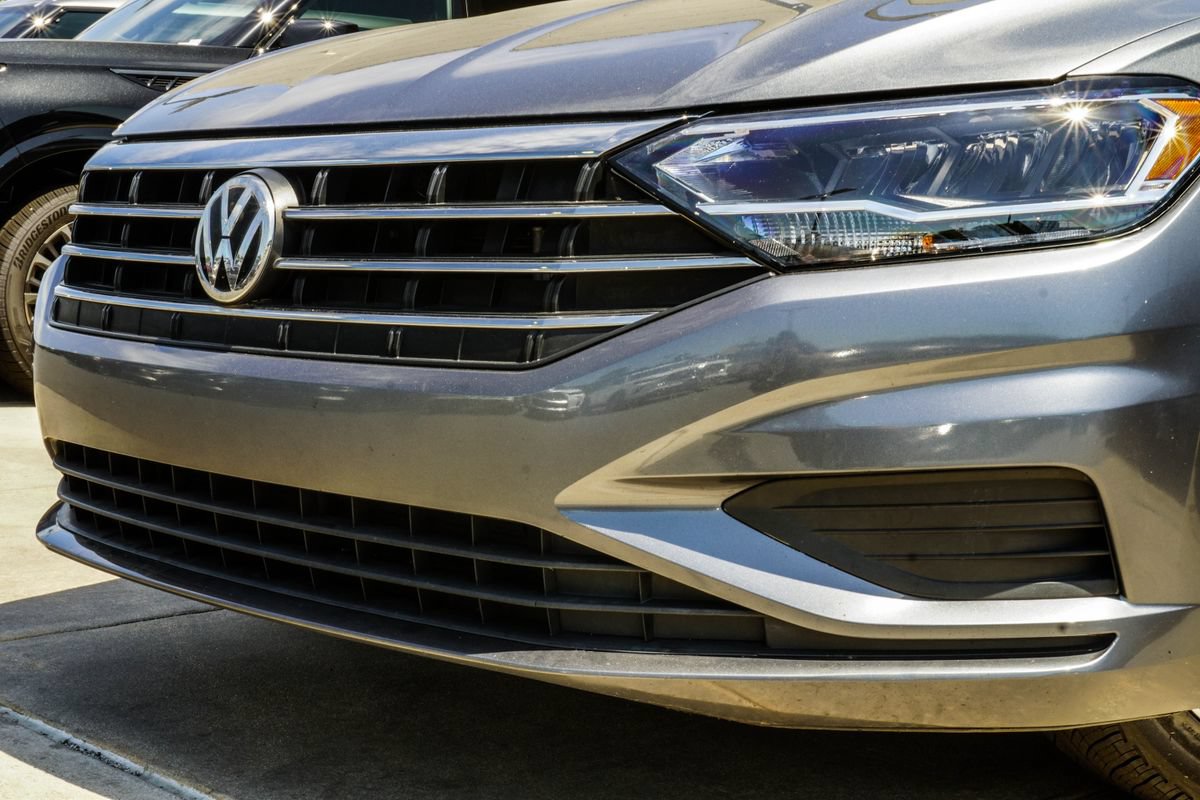 Used 2020 Volkswagen Jetta SEL FWD image 2