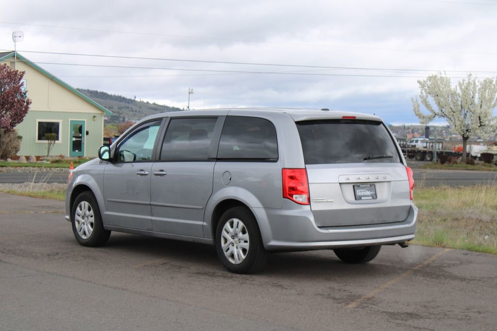 Used 2016 Dodge Grand Caravan SE w/ Quick Order Package 29E SE FWD image 3
