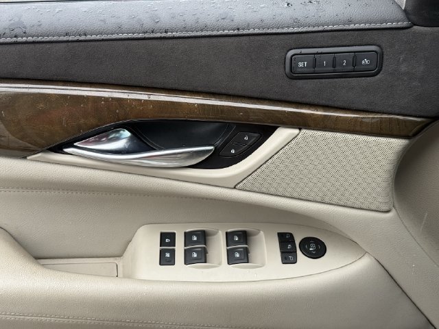 Used 2018 Cadillac Escalade Luxury AWD/4WD image 21