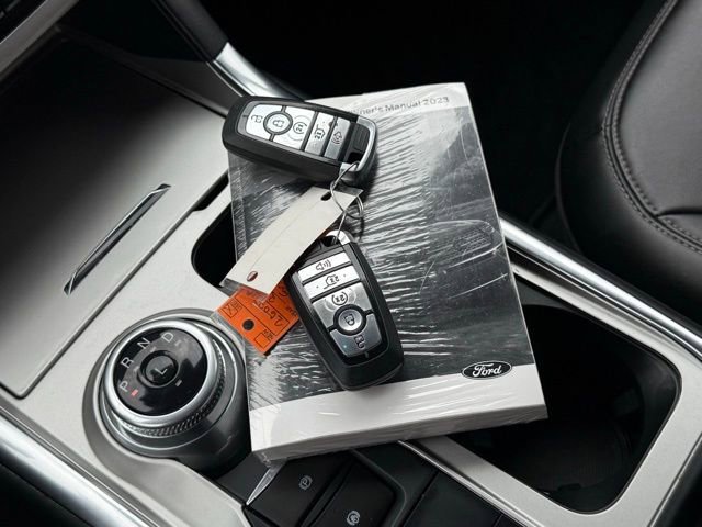 Used 2023 Ford Explorer XLT w/ Equipment Group 202A image 5