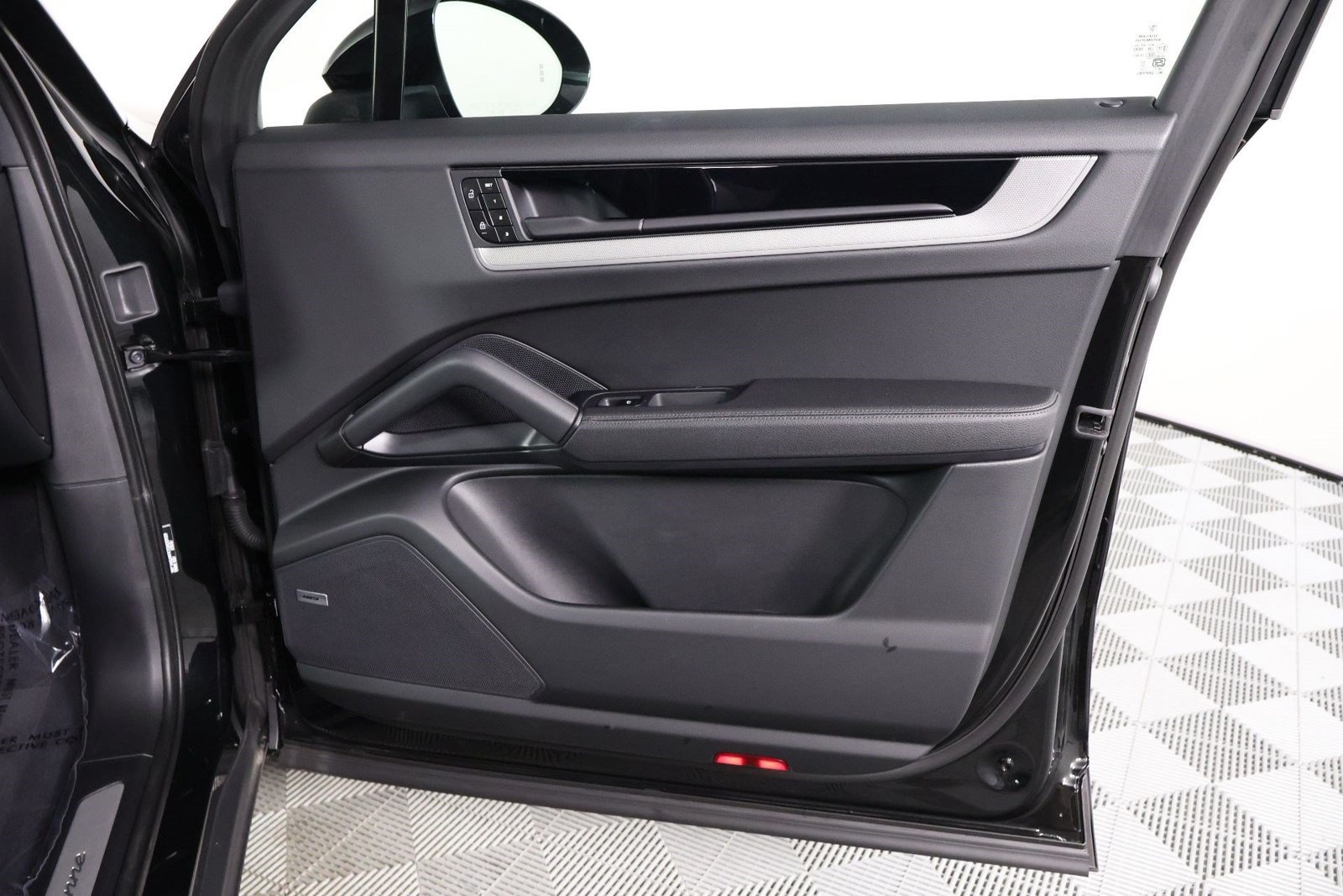 Certified 2026 Porsche Cayenne AWD/4WD image 23