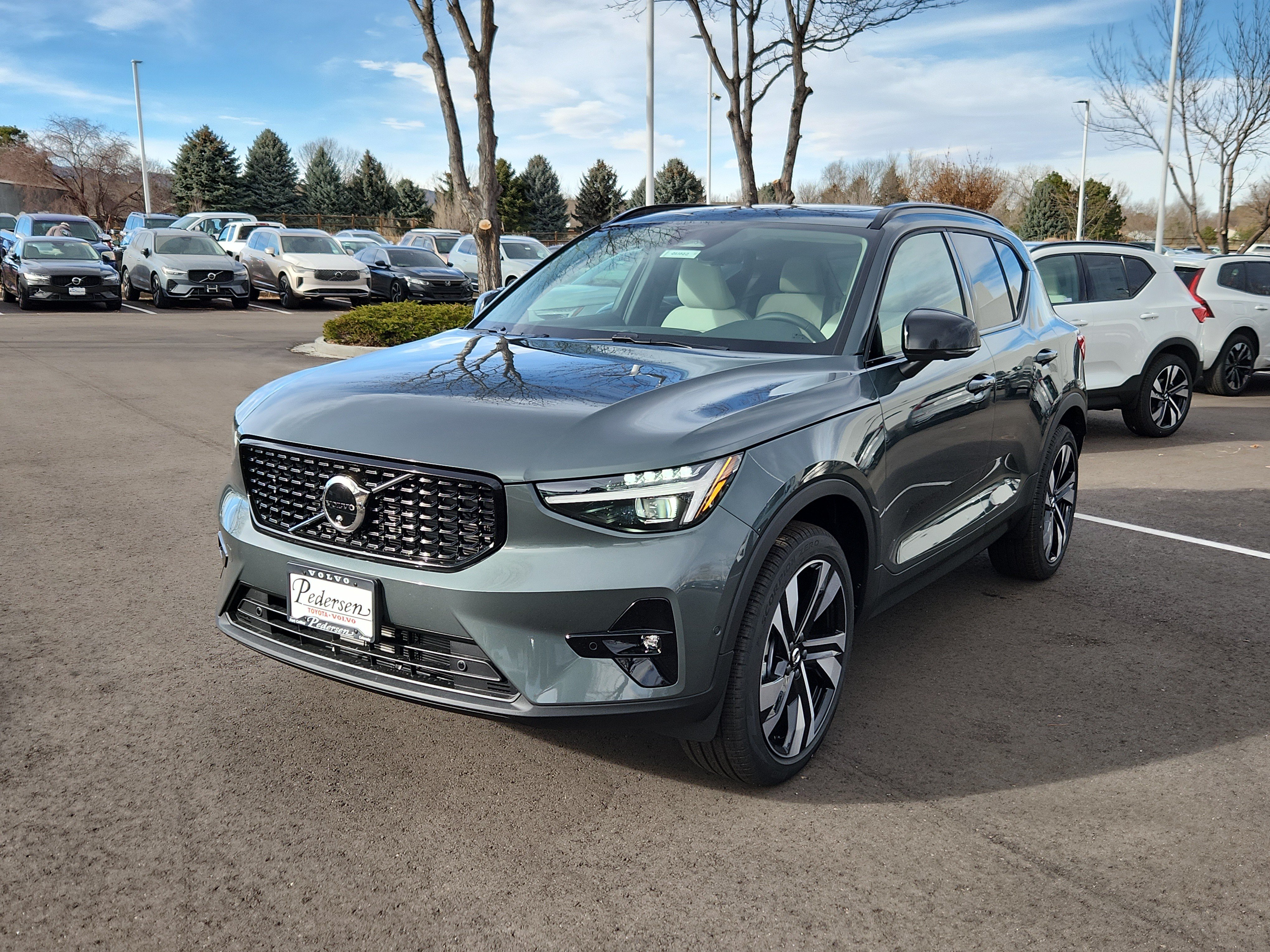New 2026 Volvo XC40 B5 Ultra w/ Climate Package AWD/4WD image 2