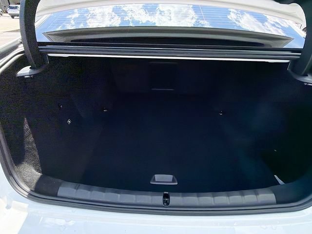 Used 2025 BMW i7 eDrive50 w/ Premium Package RWD image 11