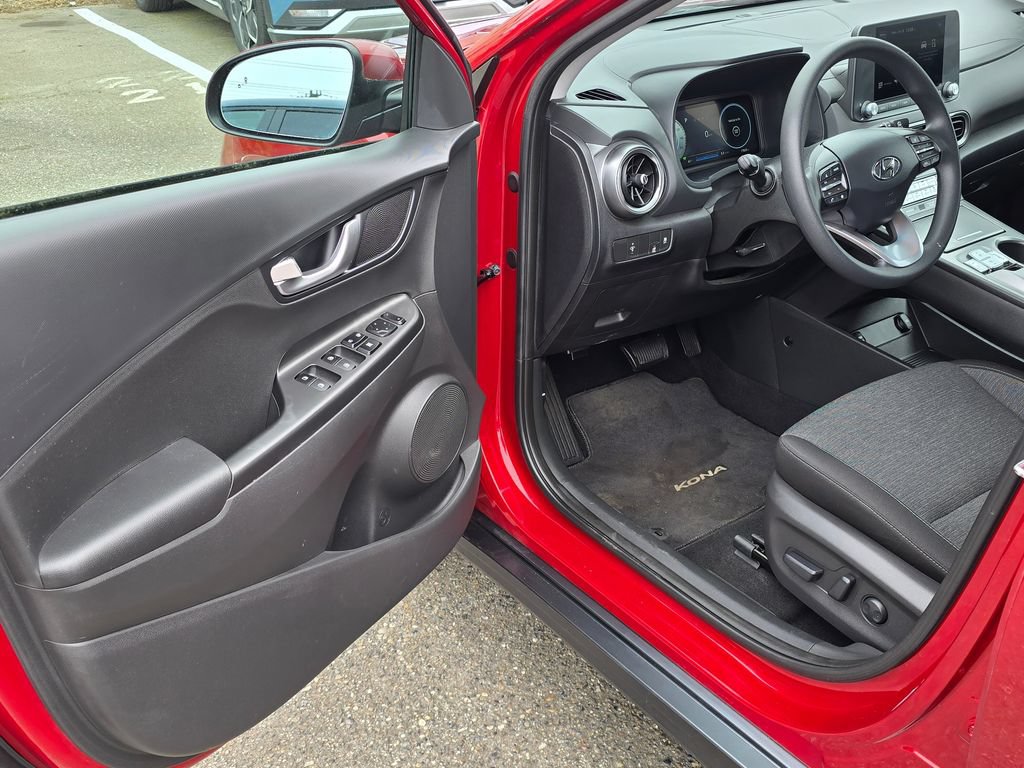 Used 2023 Hyundai Kona SE FWD image 17