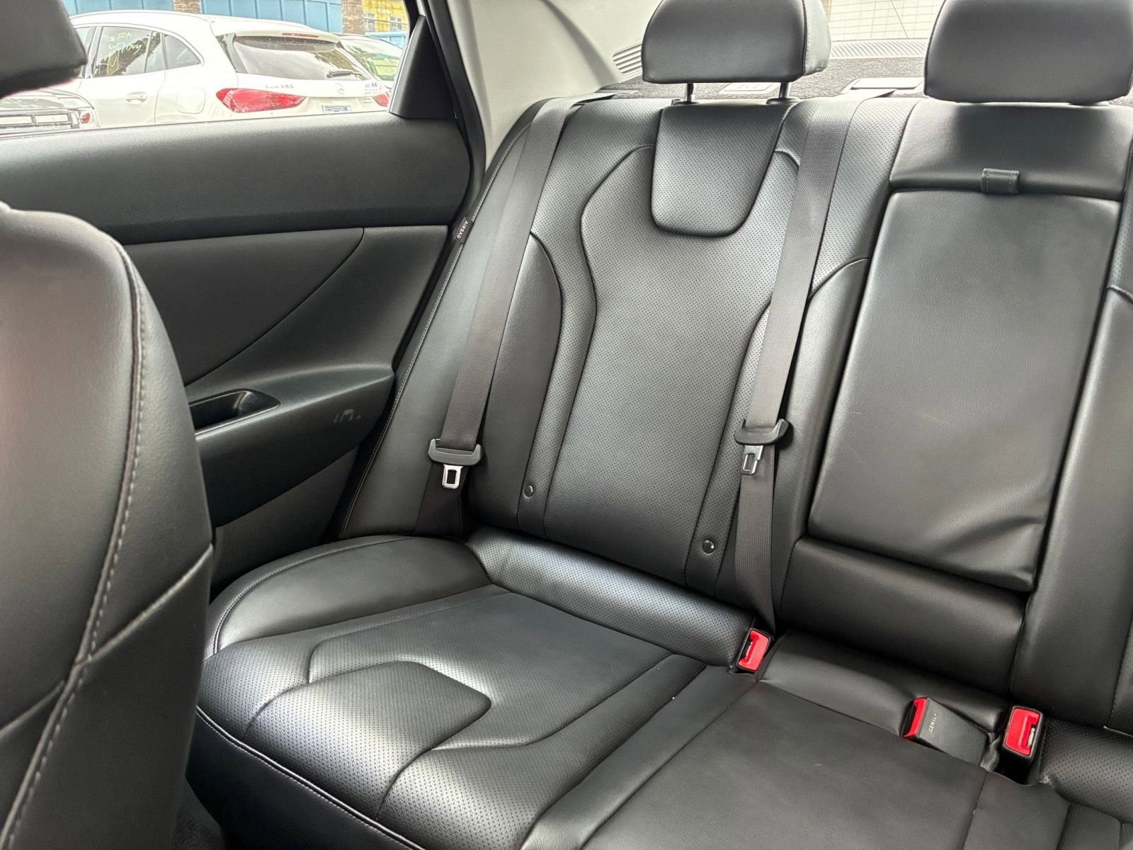 Used 2025 Hyundai Elantra Limited image 41