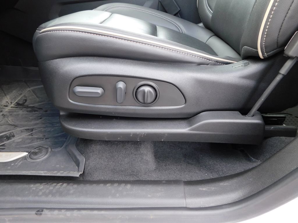 Used 2023 Chevrolet Traverse Premier w/ Redline Edition image 14