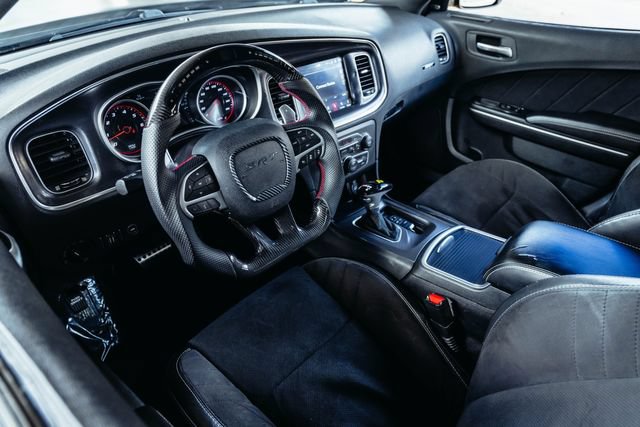 Used 2018 Dodge Charger SRT w/ Technology Group RWD image 2