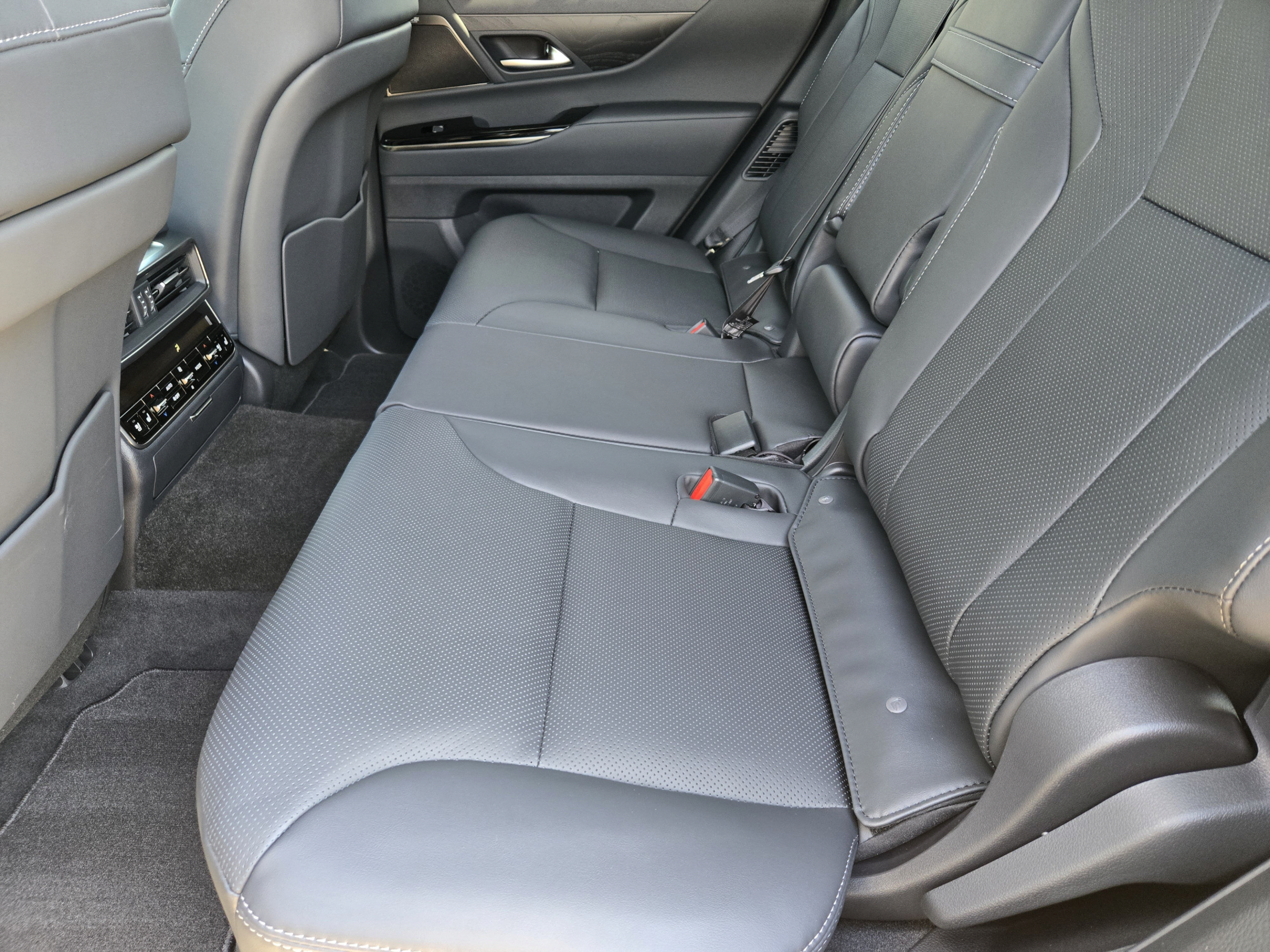 New 2026 Lexus LX 700h Luxury w/ Appearance Package AWD/4WD image 18