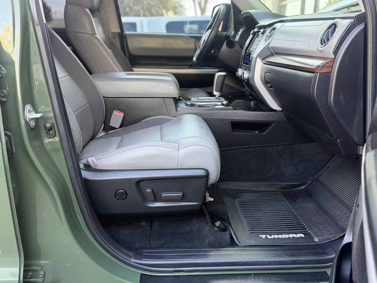 Used 2021 Toyota Tundra Limited w/ Limited Premium Package image 38