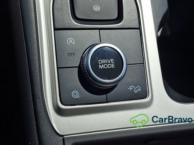 Used 2023 Ford Explorer XLT AWD/4WD image 26