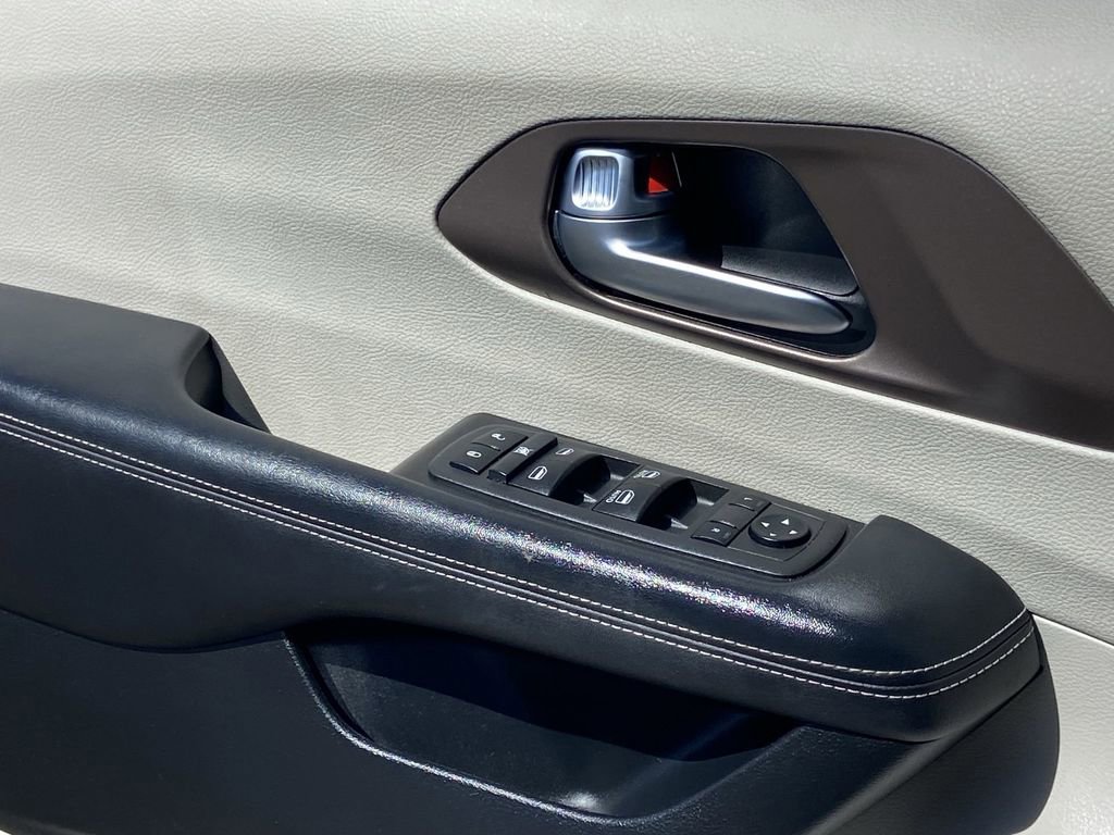 Used 2022 Chrysler Voyager LX FWD image 17