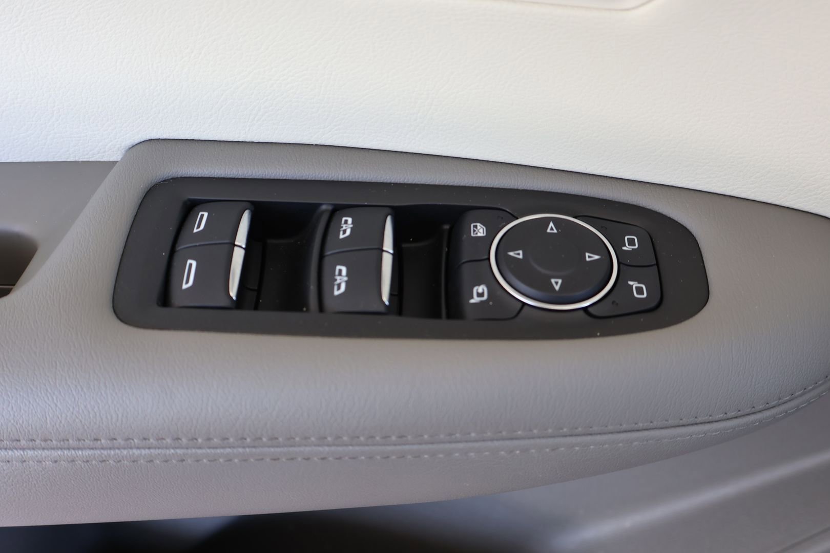 Used 2022 Cadillac XT6 Premium Luxury w/ Technology Package image 11