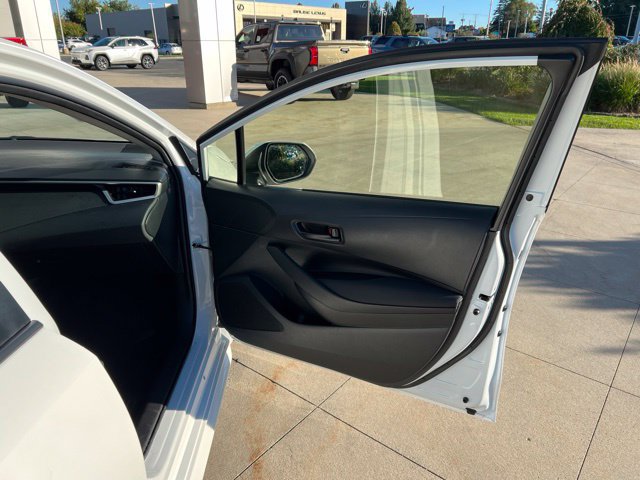 Used 2025 Toyota Corolla LE AWD/4WD image 36