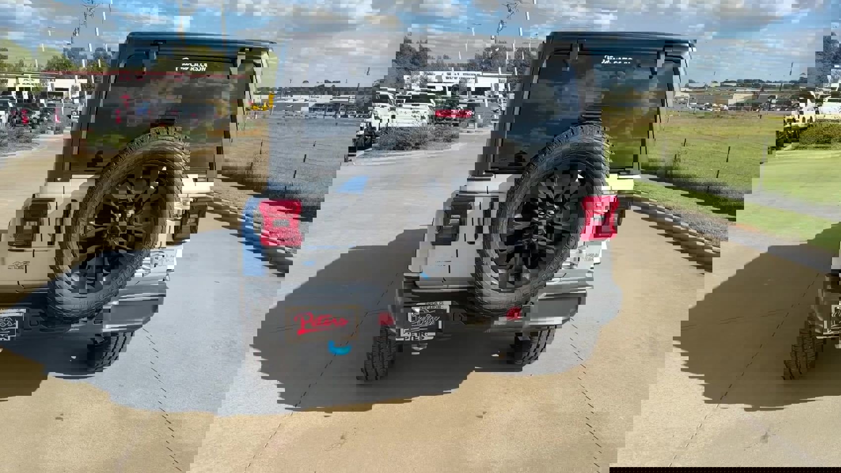 New 2023 Jeep Wrangler Sahara w/ Cold Weather Group image 7