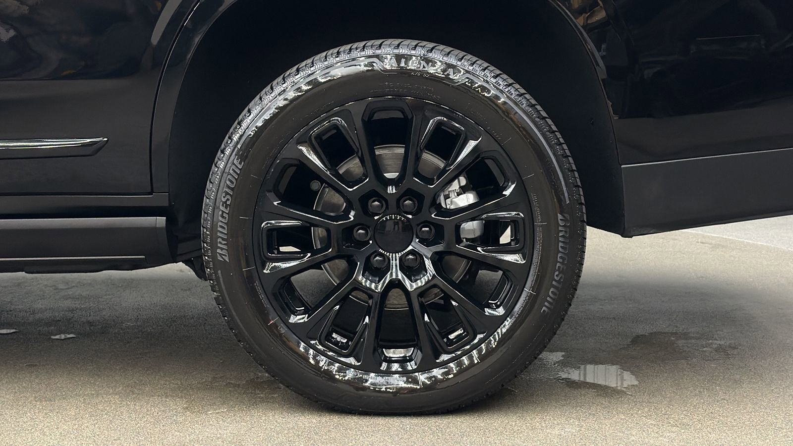 Used 2026 GMC Yukon Denali w/ Sun & Power Step Package AWD/4WD image 12