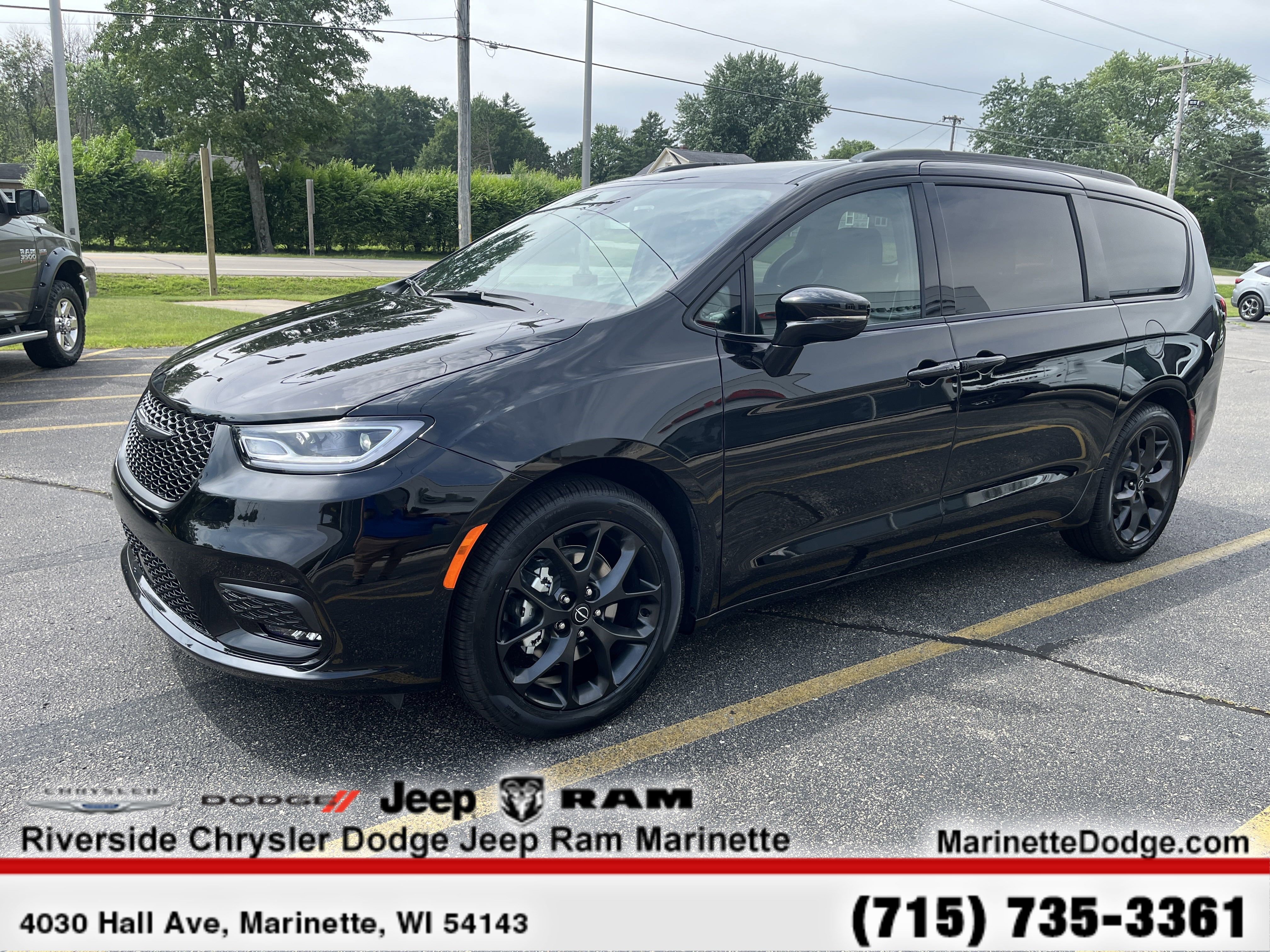 New 2025 Chrysler Pacifica Limited w/ Trailer Tow Group image 4
