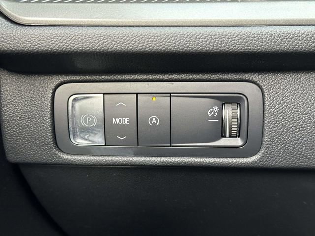 Used 2025 Chevrolet Traverse LT image 12