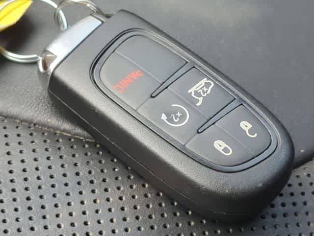 Used 2015 Jeep Cherokee Trailhawk w/ Leather Interior Group AWD/4WD image 37