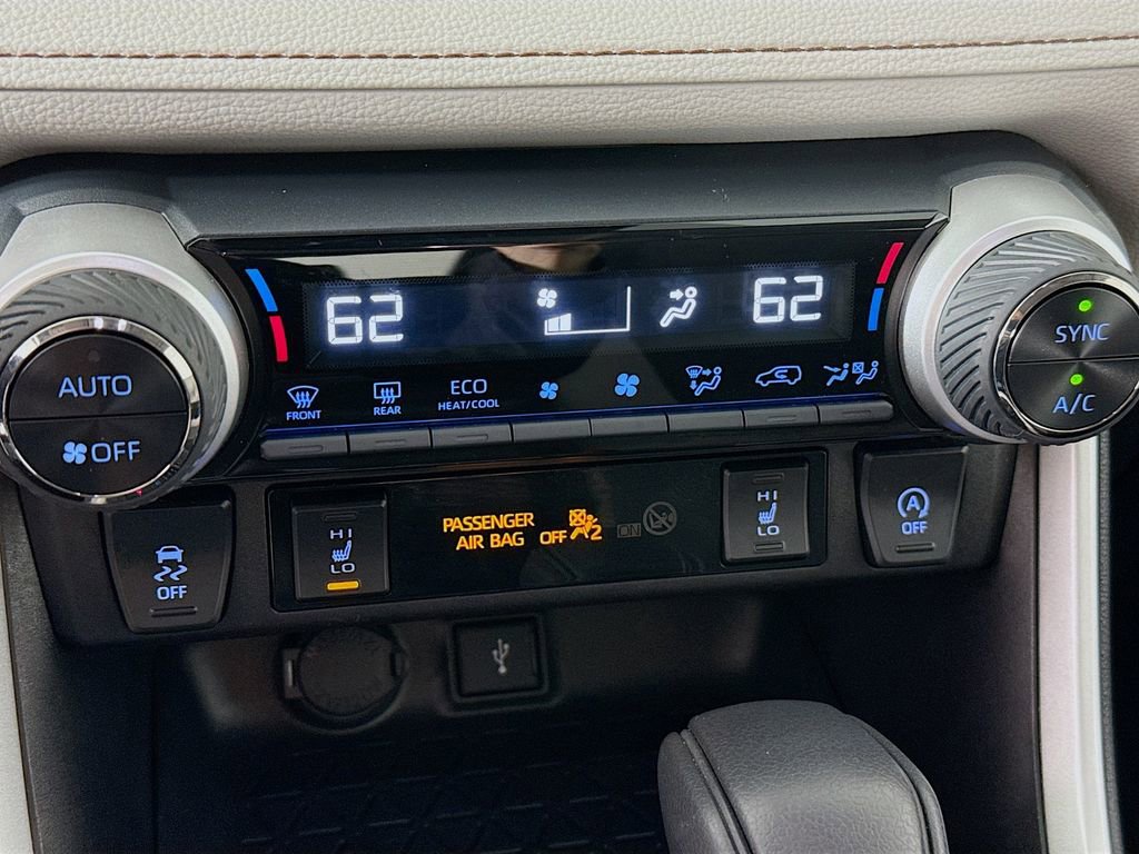 Used 2022 Toyota RAV4 XLE w/ XLE Grade Weather Package AWD/4WD image 17