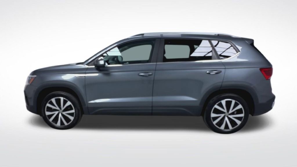 Used 2022 Volkswagen Taos SE w/ Panoramic Sunroof Package image 5