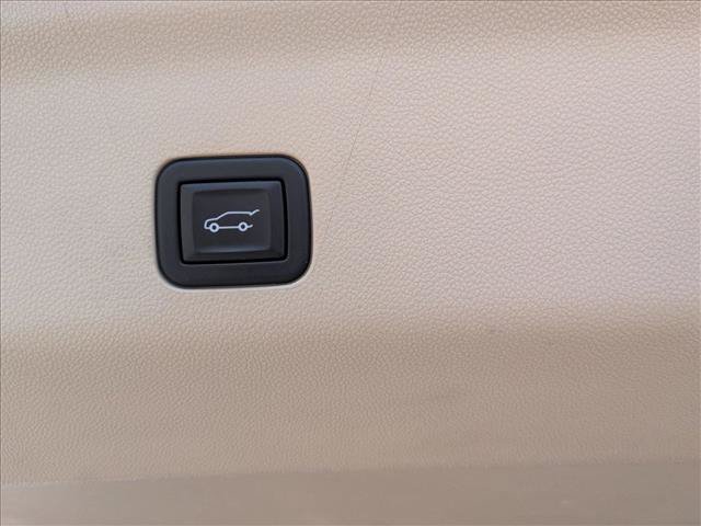 Used 2023 Cadillac Escalade Premium Luxury w/ Performance Package AWD/4WD image 11
