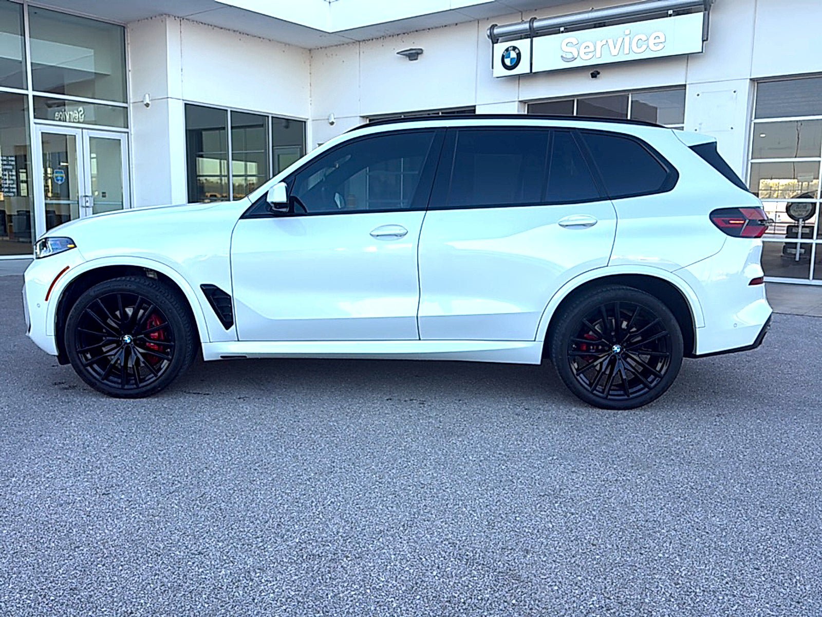 Used 2024 BMW X5 sDrive40i w/ M Sport Package RWD image 4