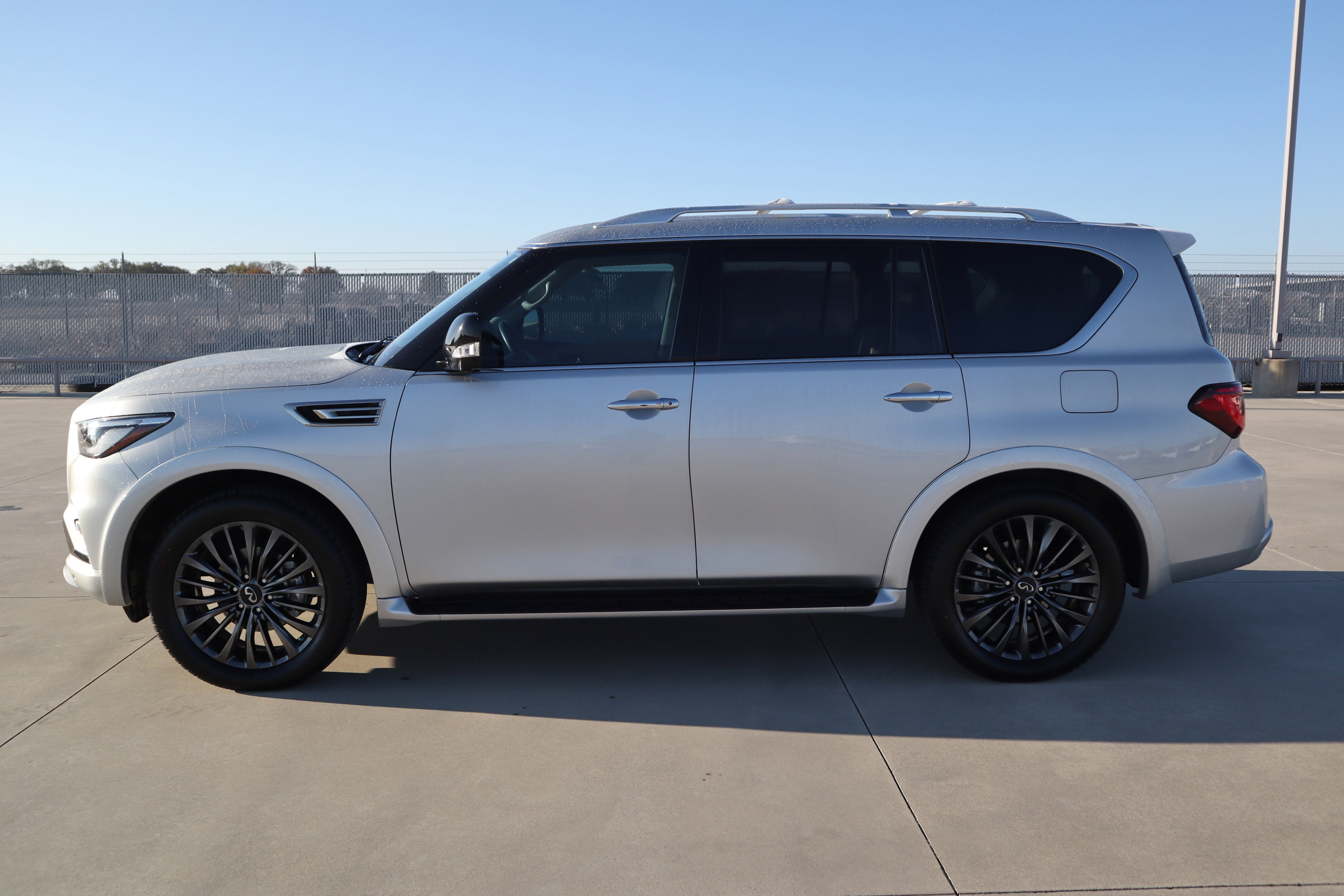 Used 2022 INFINITI QX80 Premium Select w/ Cargo Package image 2