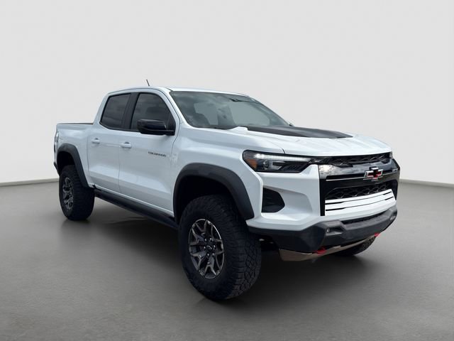 Used 2024 Chevrolet Colorado ZR2 w/ Safety Package AWD/4WD image 8