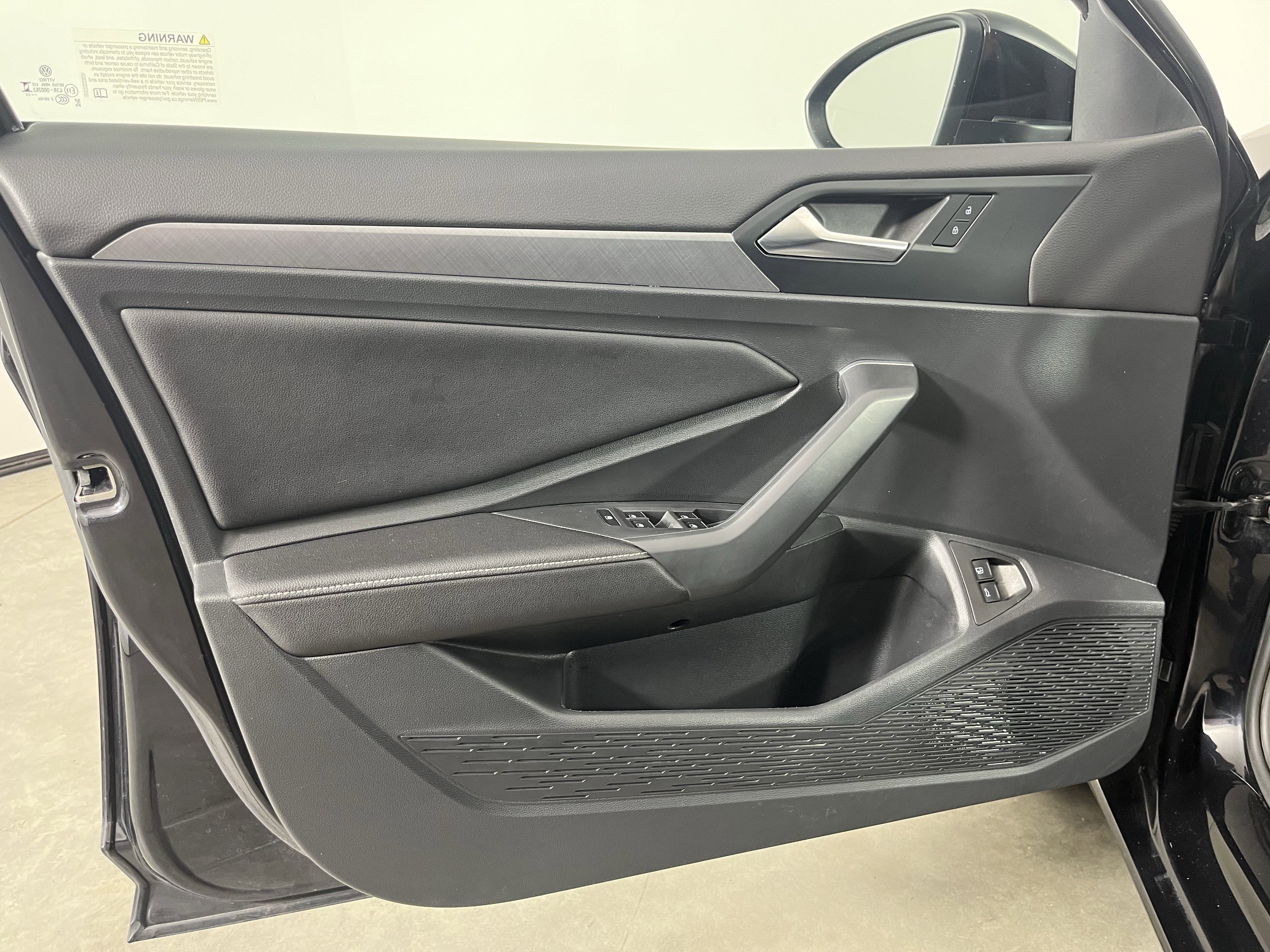 Certified 2023 Volkswagen Jetta SE w/ Panoramic Sunroof Package image 18