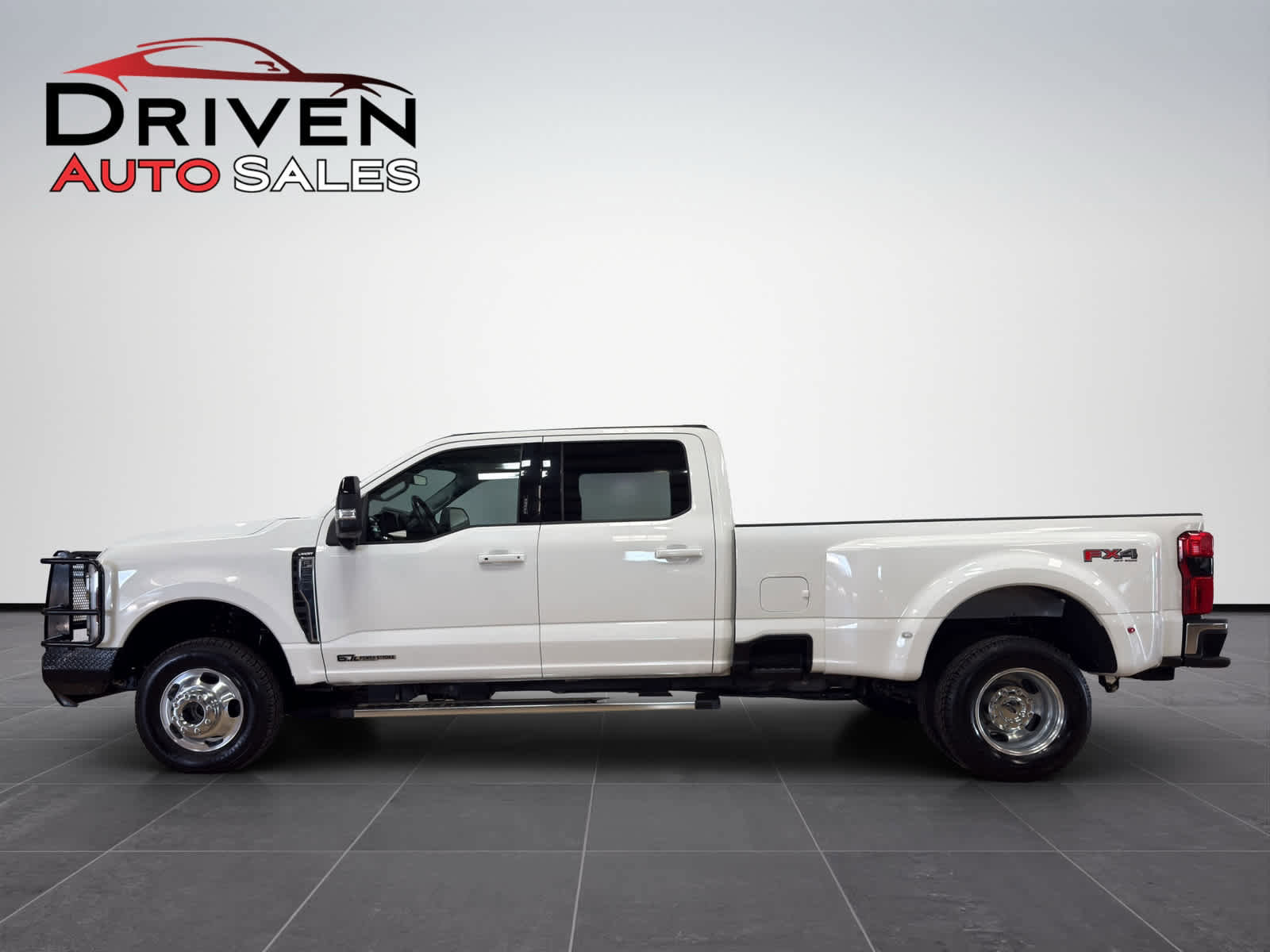 Used 2024 Ford F350 Lariat w/ FX4 Off-Road Package image 3