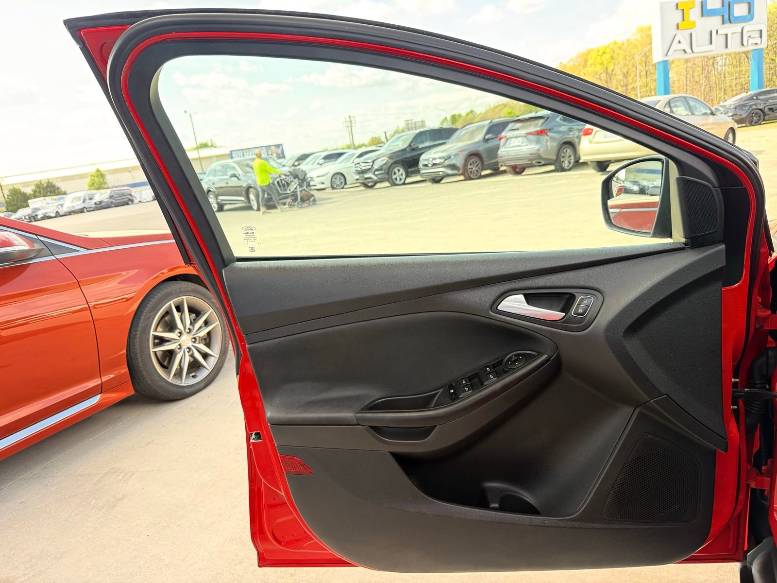 Used 2015 Ford Focus SE image 16